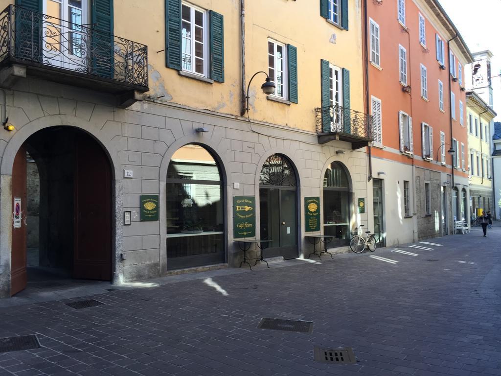 Ancient Courtyard Bonanomi In Como Historic Centre الغرفة الصورة